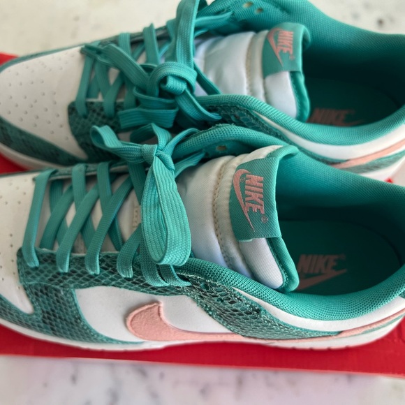 Nike Dunk Low ME washed teal/bleached coral snakeskin - Picture 5 of 8